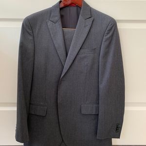 Two Piece Suit. Rarely Worn. Gray. Suit Jacket 38S